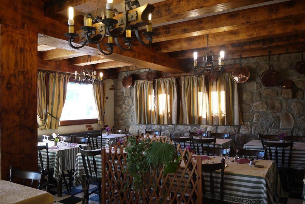 Hotel L'Oustalet Font-Romeu-Odeillo-Via Buitenkant foto